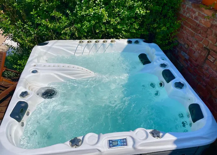 Terrace Premium Belvaros Jacuzzival Daire Veszprém